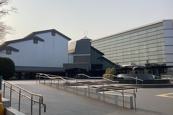 府中市立府中の森芸術劇場